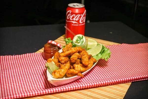 PORÇÃO DE PEIXE E BATATA.